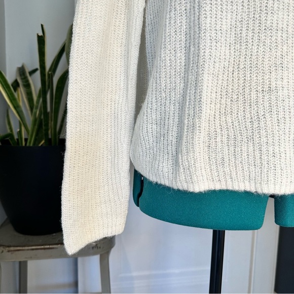 Banana Republic white Sweater Fine Knit small - Picture 3 of 11